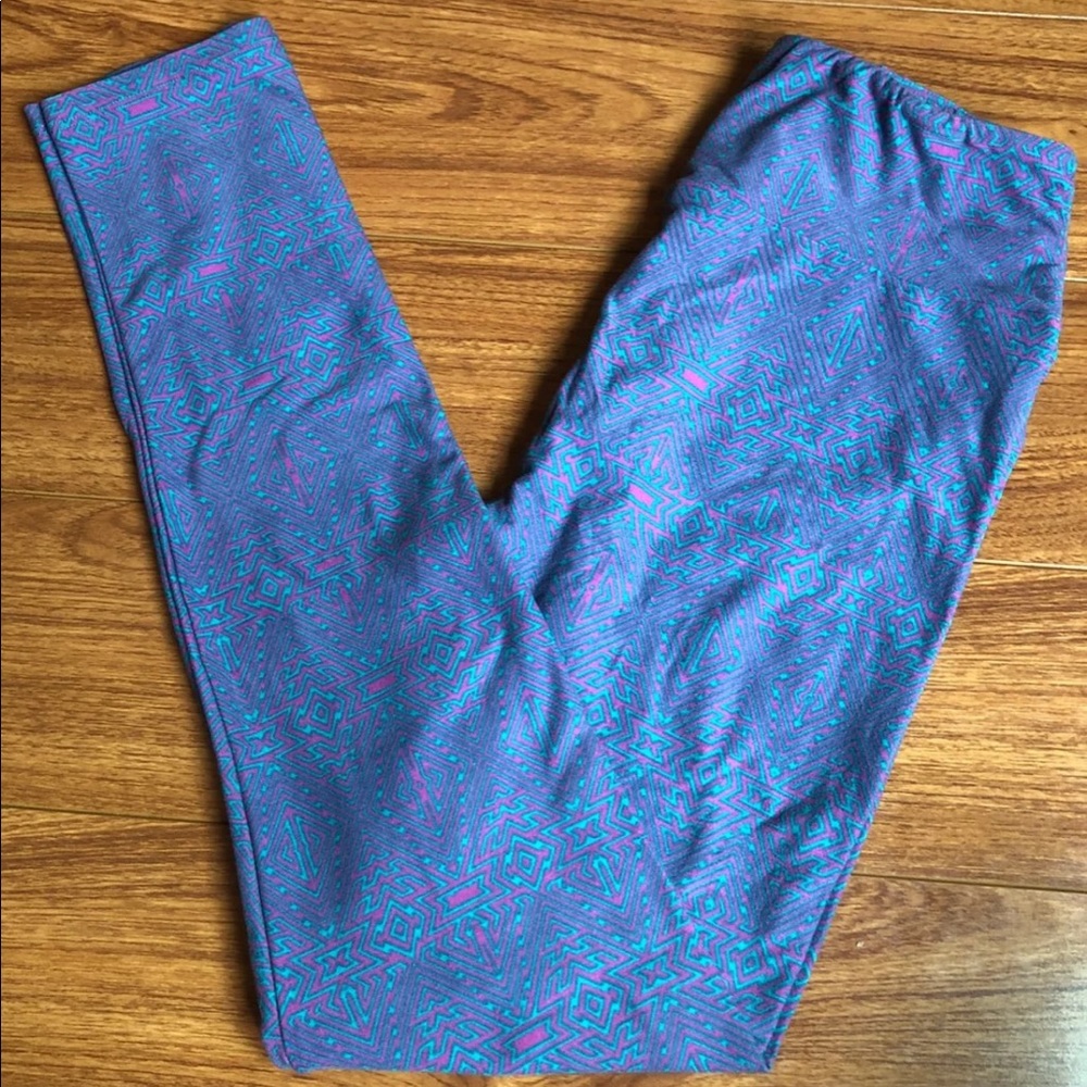 EUC Lularoe OS leggings. No flaws noted.